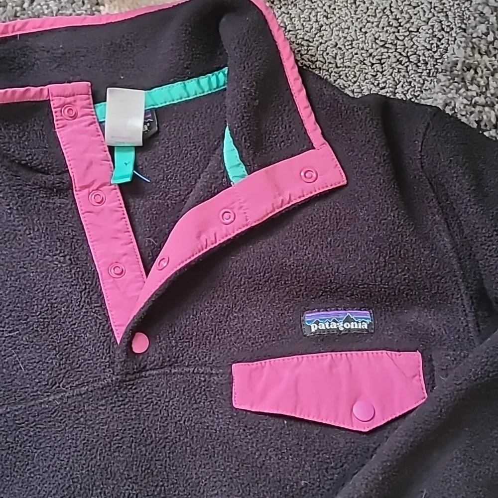 Patagonia large women's synchilla pullover snap black purple 💜 - Picture 9 of 9